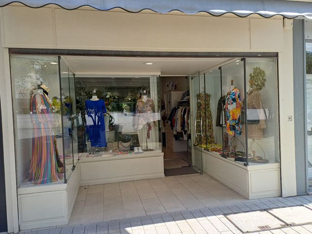 Local commercial à la vente